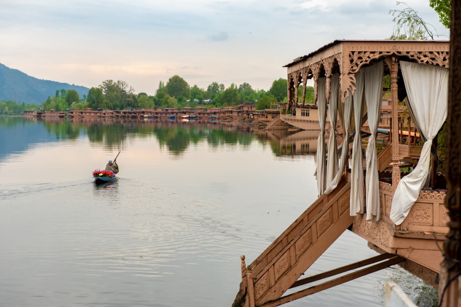 Amazing 5 Nights  and 6 Days Kashmir package
