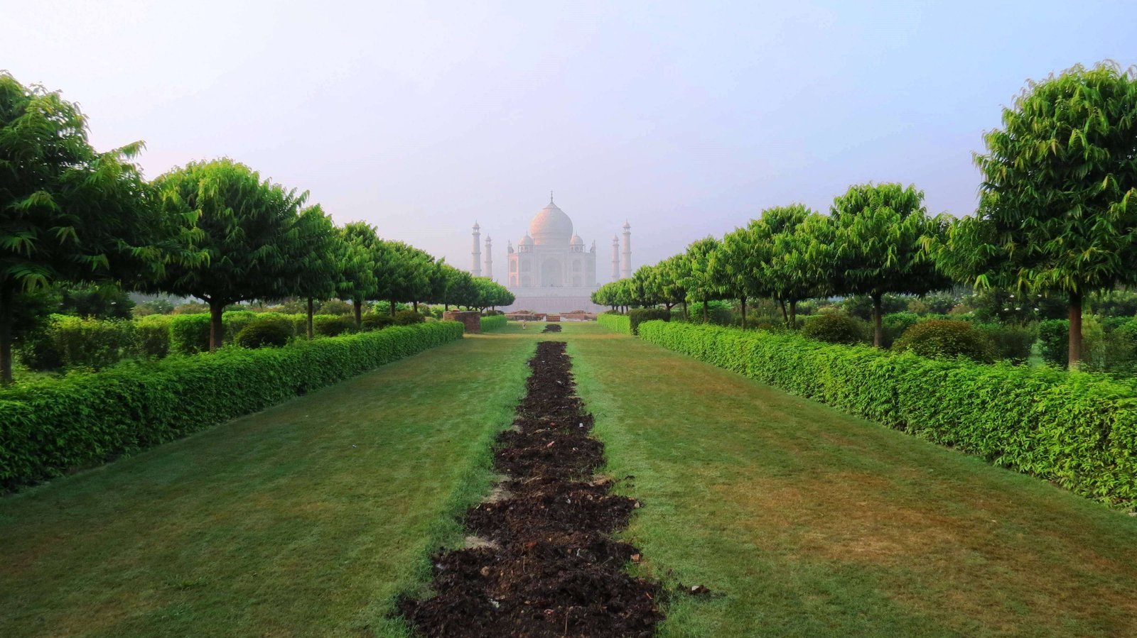 One-day Agra Sightseeing Tour by Car