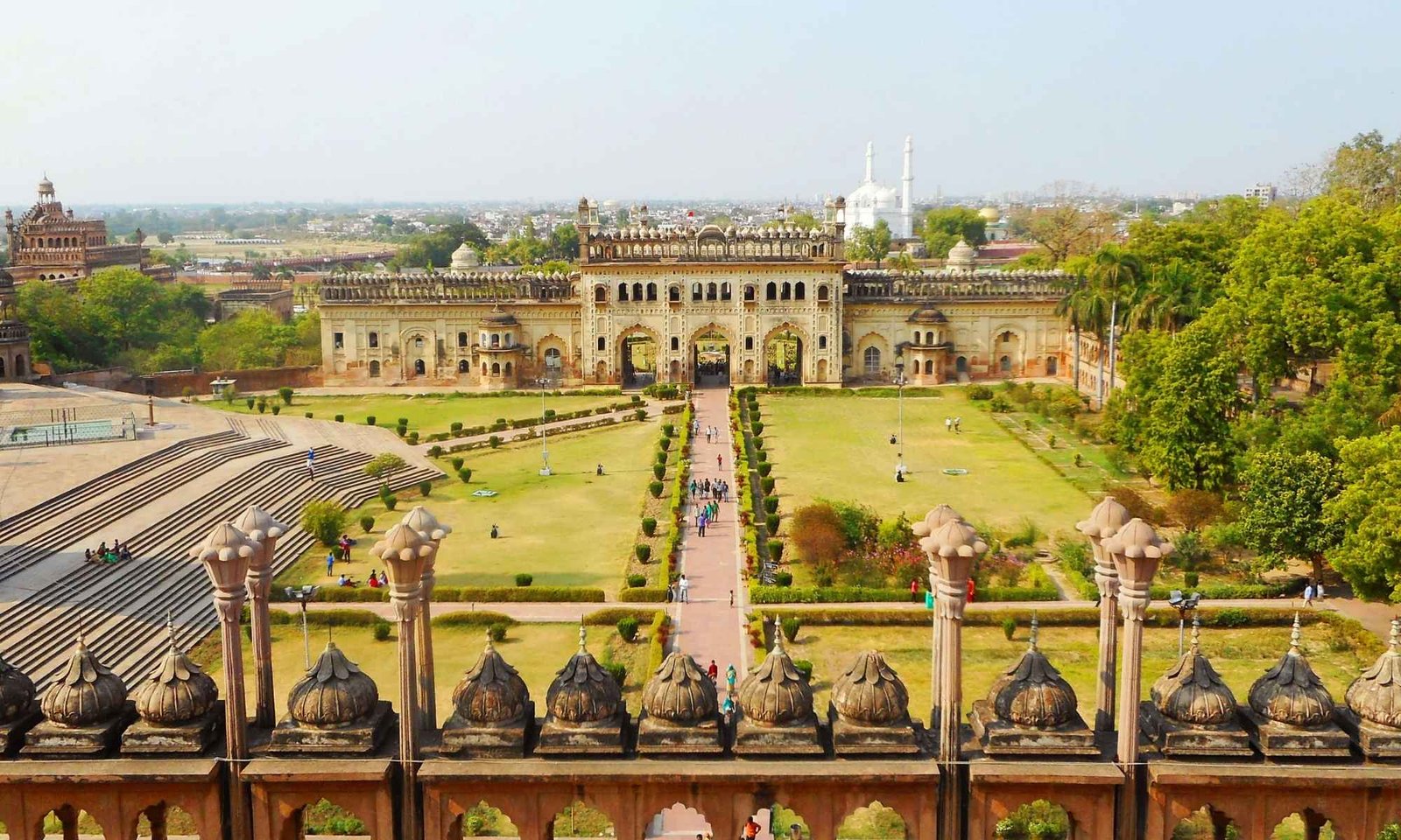 One-day Lucknow Sightseeing Tour by Car
