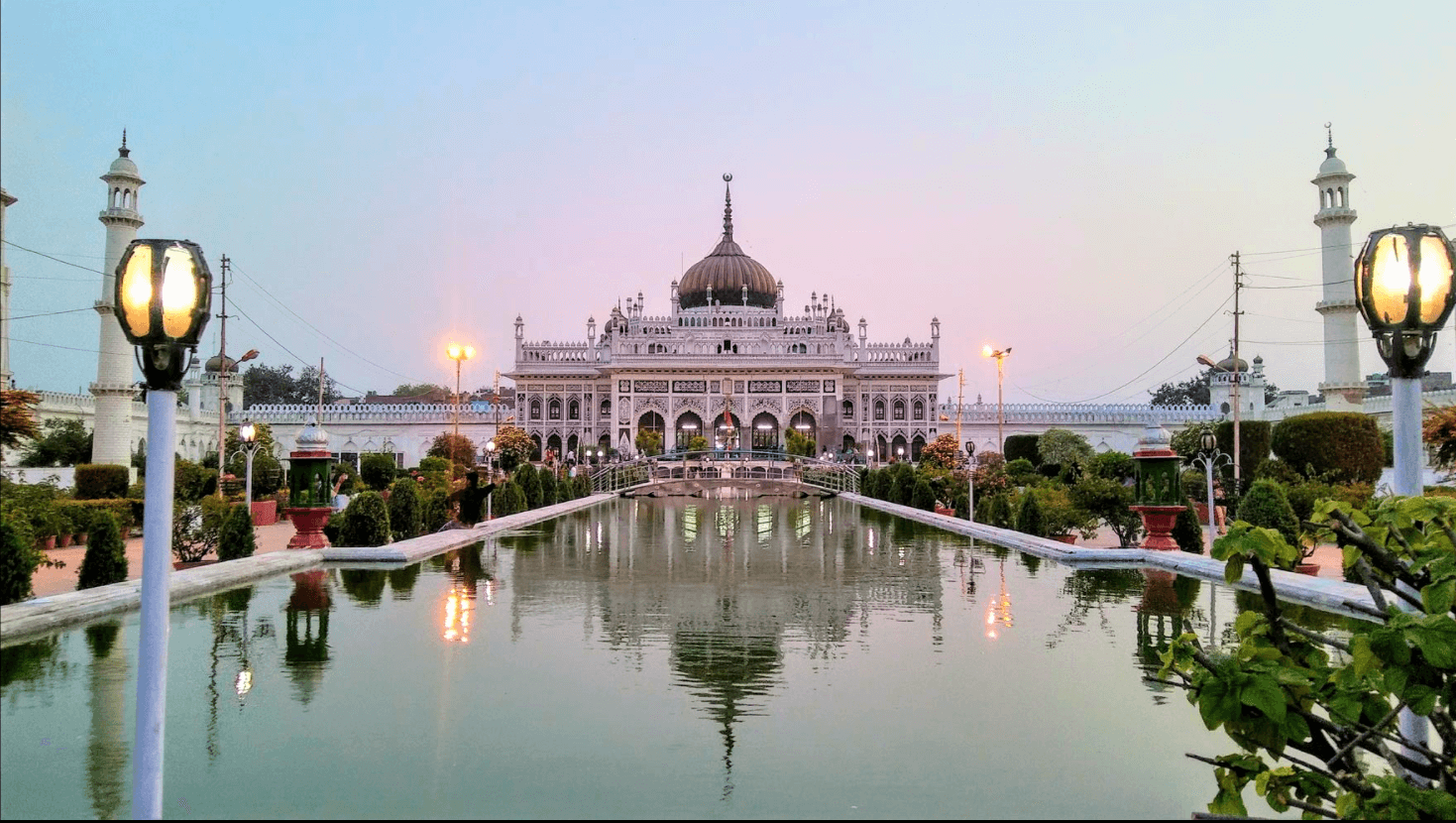 One-day Lucknow Sightseeing Tour by Car