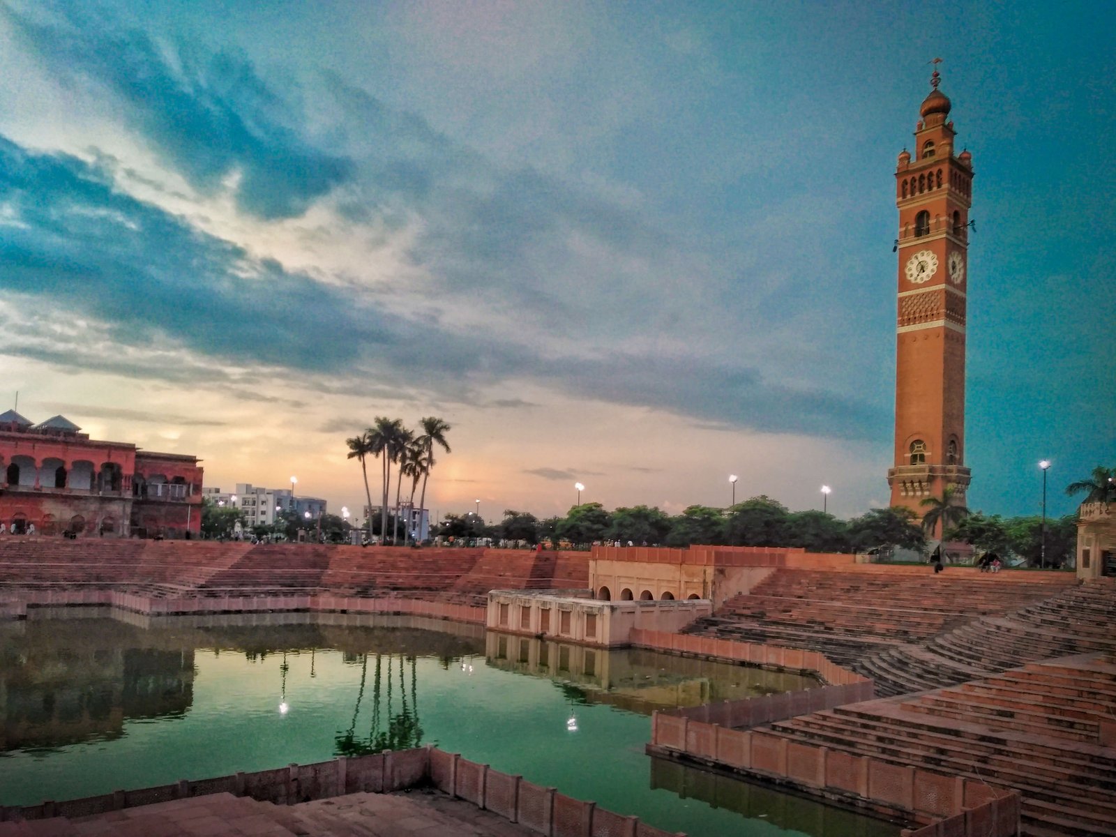 One-day Lucknow Sightseeing Tour by Car