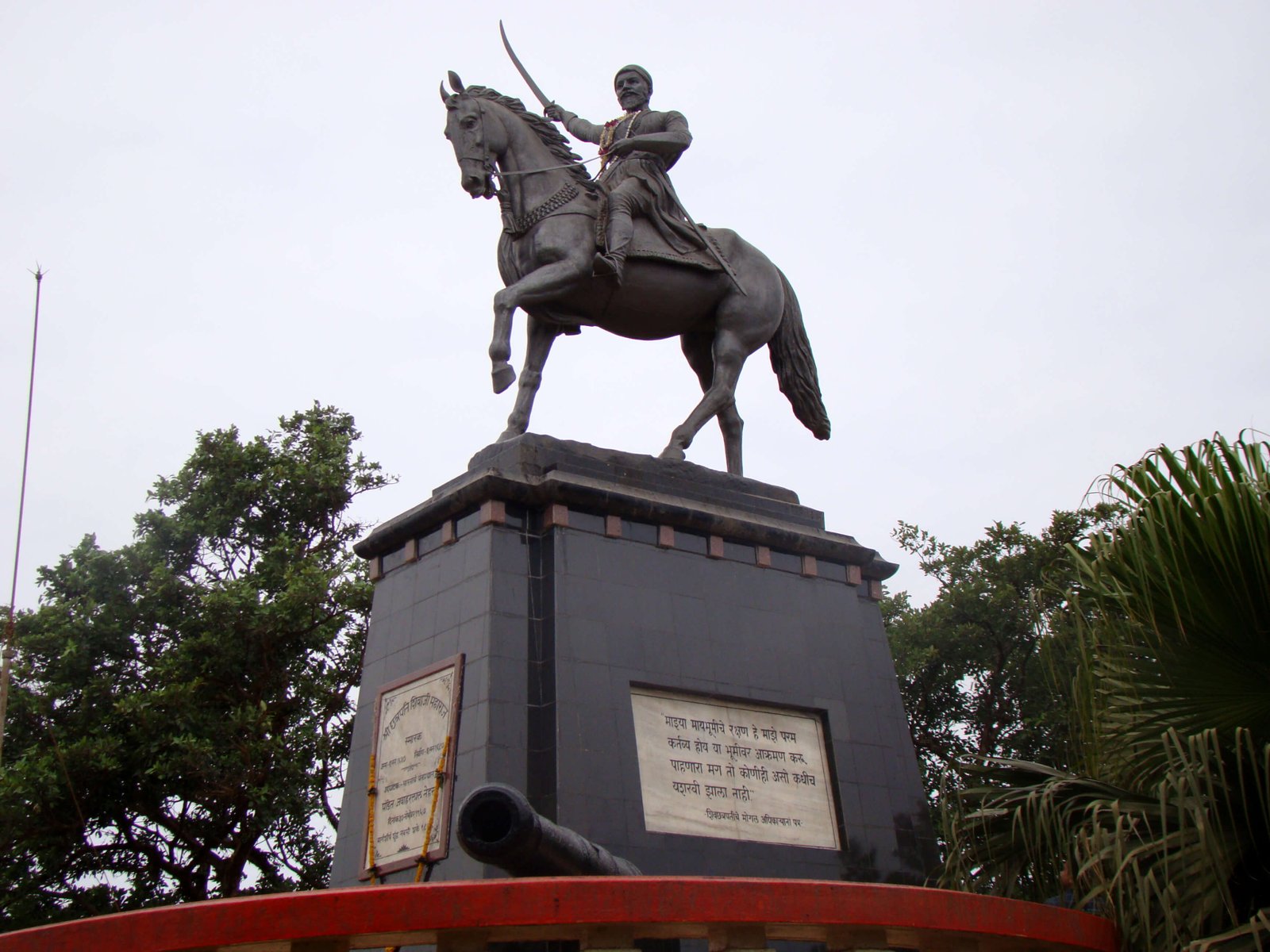 Mumbai to Raigad Fort Tour by Cab