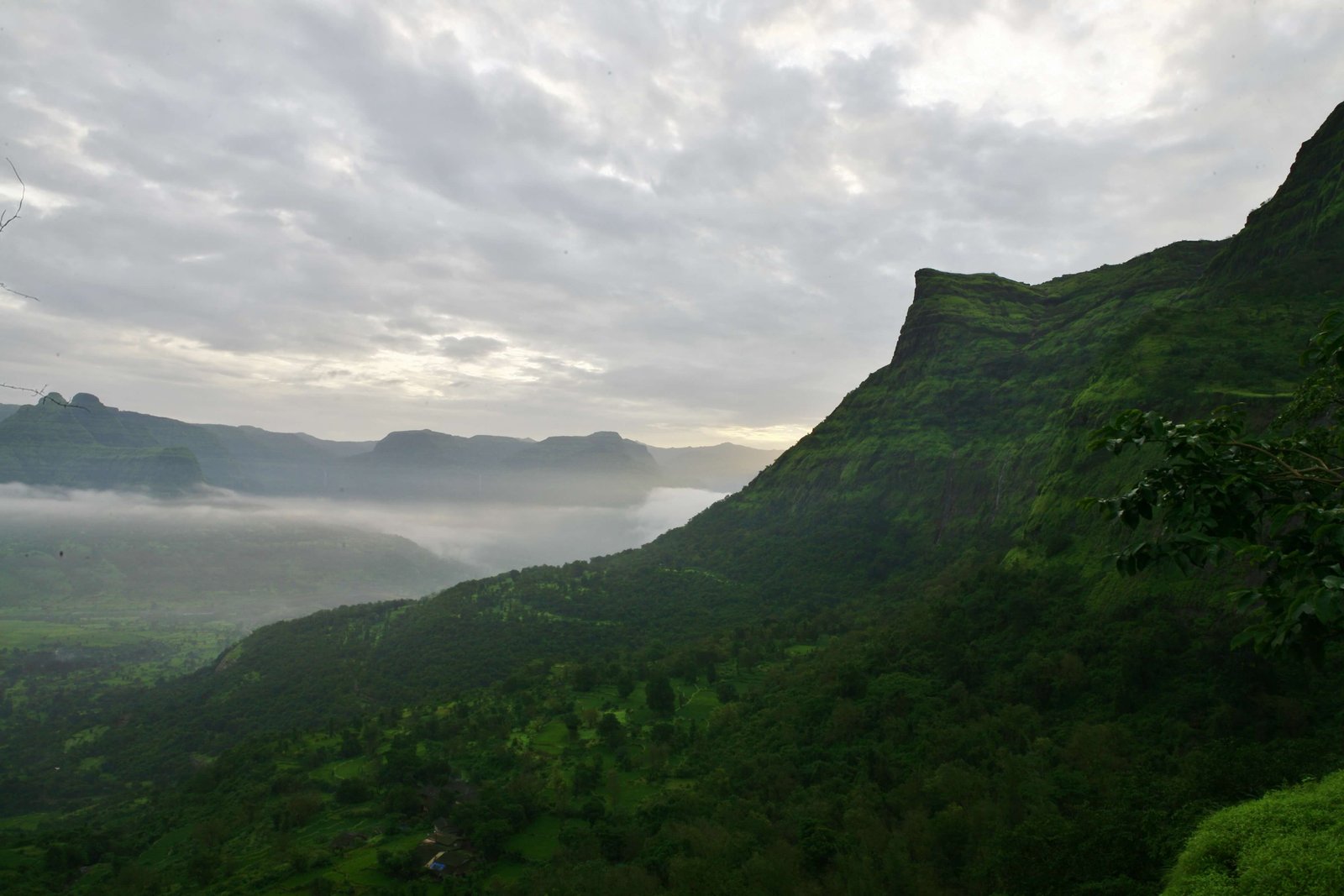 Mumbai to Raigad Fort Tour by Cab