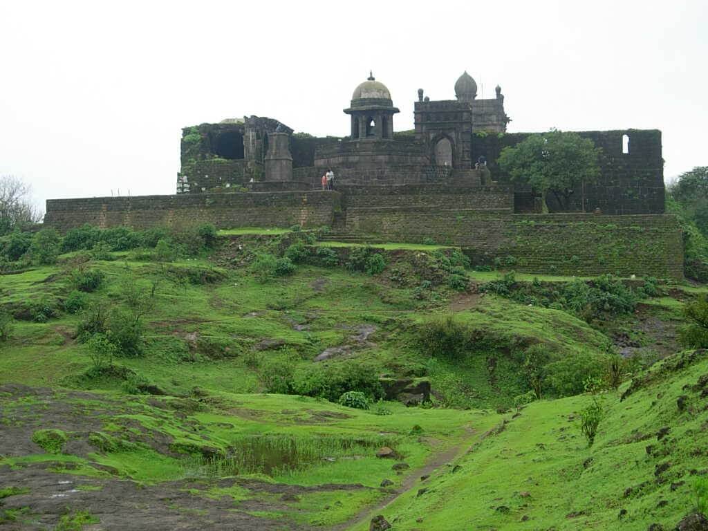 Mumbai to Raigad Fort Tour by Cab