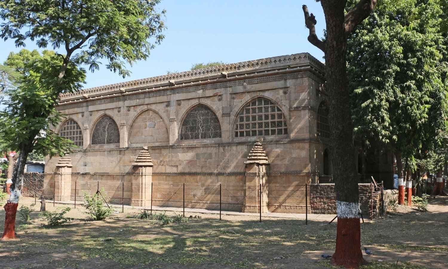 Incredible Gujarat Tour with Gir Lion Safari