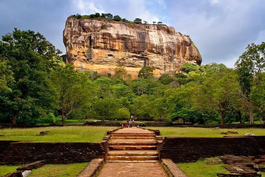 Sri Lanka Wonders Tour with Sigiriya Nuwara Eliya