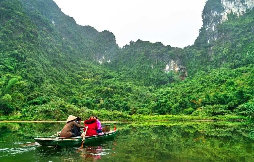 4N 5D Exotic Kerala Tour with Thekkady Munnar Kumarakom