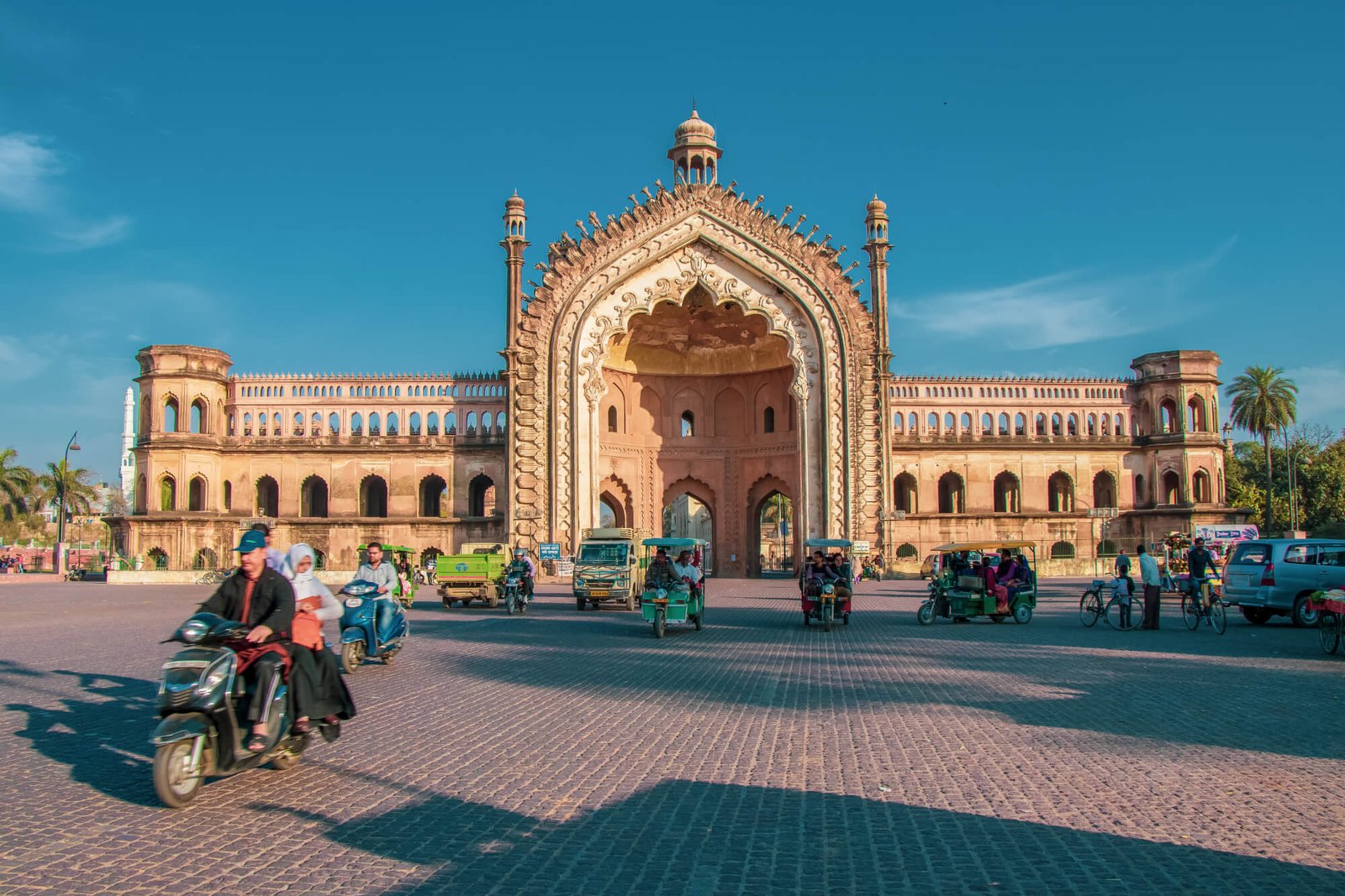 One-day Lucknow Sightseeing Tour by Car