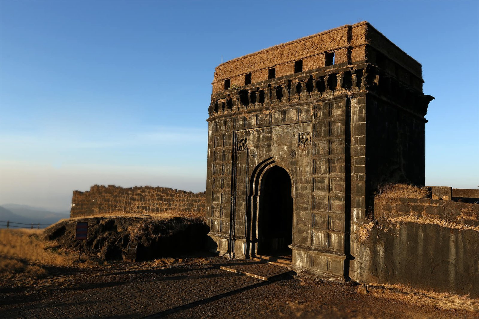 Mumbai to Raigad Fort Tour by Cab